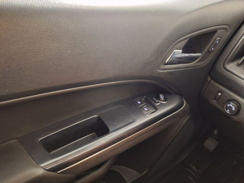 Used 2022 Chevrolet Colorado LT w/ Fleet Safety Package RWD image 18