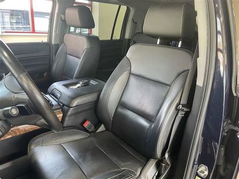 Used 2018 Chevrolet Suburban Premier image 24