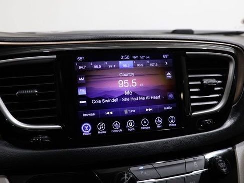 Used 2017 Chrysler Pacifica Touring-L FWD image 22