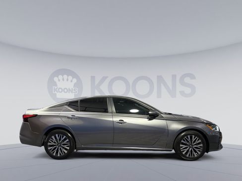 Used 2023 Nissan Altima 2.5 SV FWD image 17