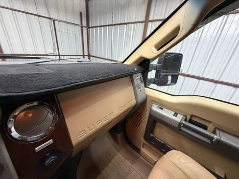 Used 2015 Ford F250 Lariat w/ Lariat Interior Package AWD/4WD image 19