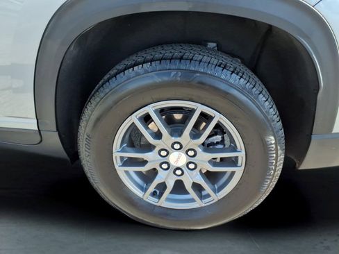Used 2025 GMC Acadia Elevation FWD image 13
