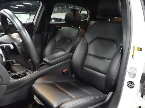 Used 2019 Mercedes-Benz GLA 250 w/ Convenience Package image 12