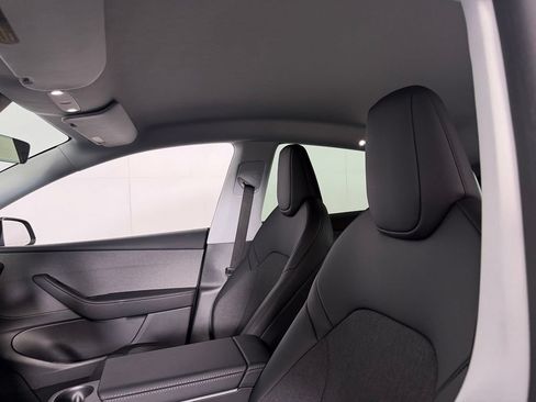Used 2026 Tesla Model Y 2WD image 18