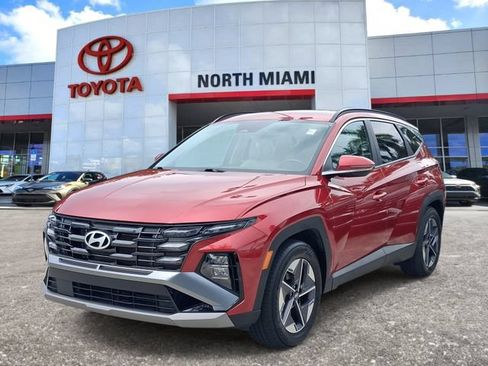 Used 2025 Hyundai Tucson SEL FWD image 2