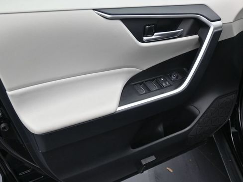 Used 2025 Toyota RAV4 XLE w/ Convenience Package FWD image 11