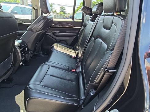 Certified 2023 Jeep Grand Cherokee Limited AWD/4WD image 14