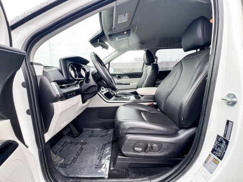 Certified 2024 Kia Carnival LX image 17