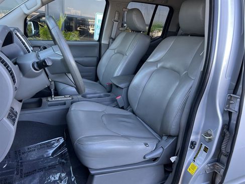 Used 2019 Nissan Frontier SV image 11