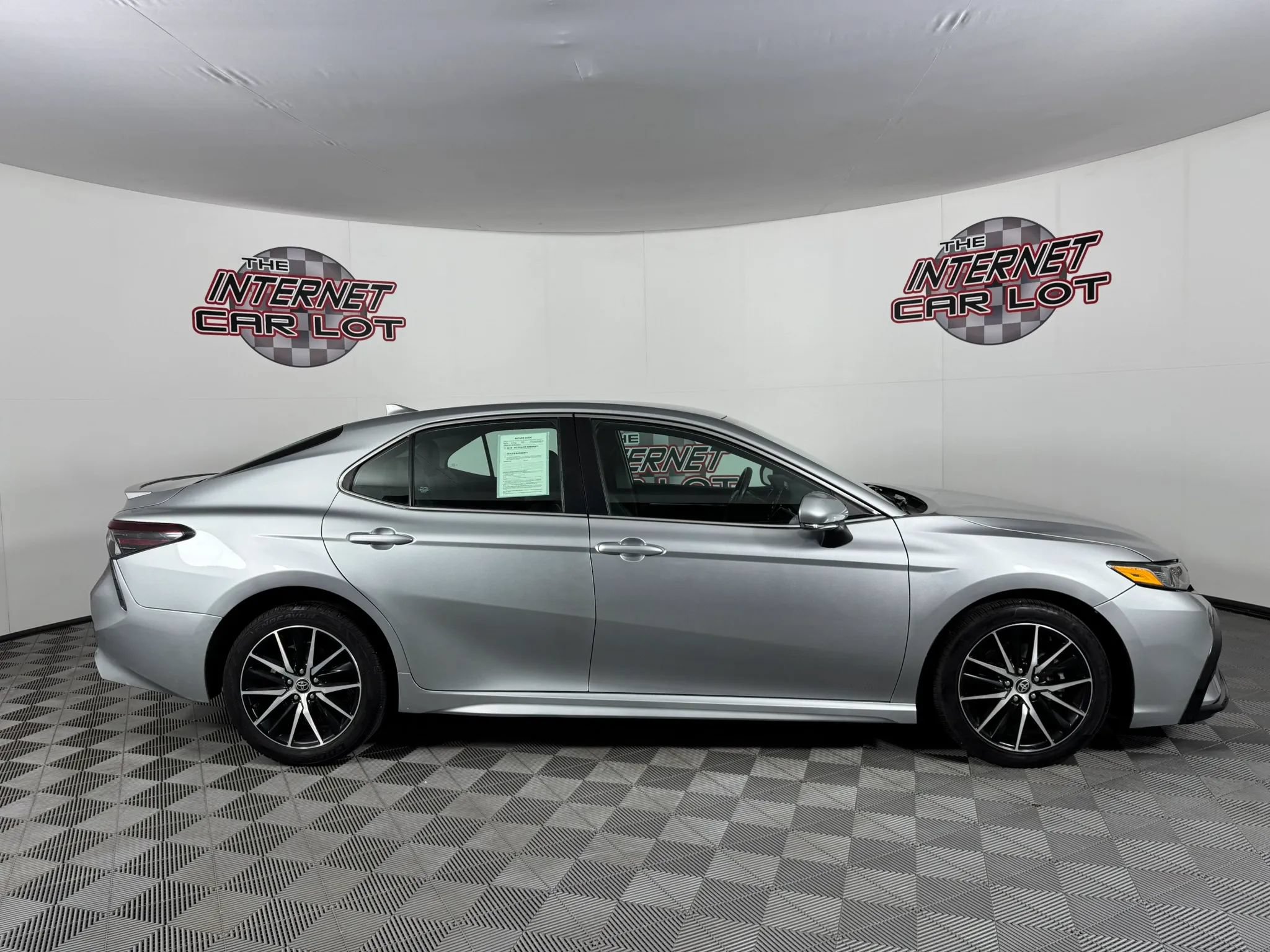 Used 2023 Toyota Camry SE FWD image 8