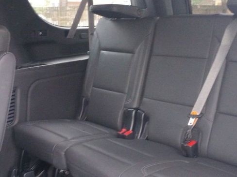 Used 2023 Chevrolet Suburban Z71 w/ Luxury Package image 17