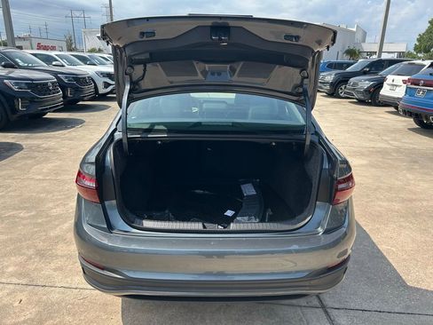 Used 2025 Volkswagen Jetta SE w/ Sunroof Package image 32