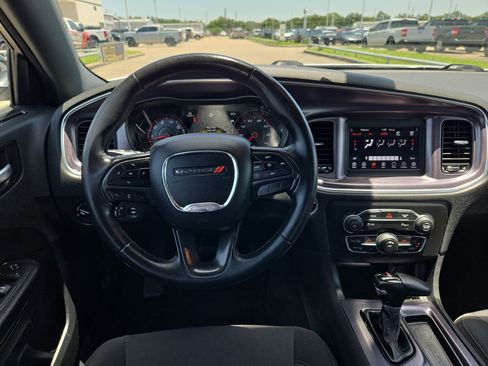 Used 2018 Dodge Charger SXT w/ Blacktop Package RWD image 27