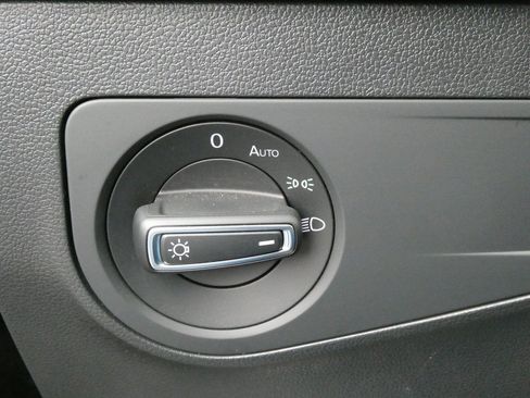 Used 2022 Volkswagen Tiguan SE w/ Panoramic Sunroof Package image 23