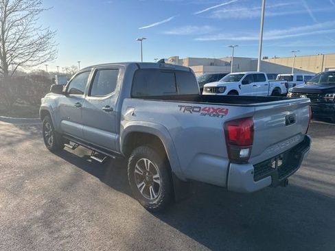 Used 2018 Toyota Tacoma TRD Sport image 4