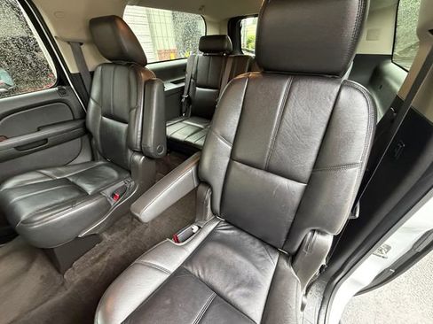 Used 2012 Chevrolet Suburban LT w/ Luxury Package AWD/4WD image 13