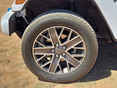 Used 2023 Jeep Wrangler Unlimited Sahara image 10