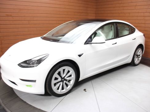 Used 2022 Tesla Model 3 image 4