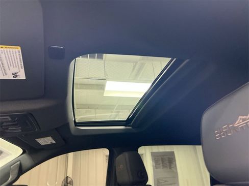 Used 2025 Chevrolet Silverado 2500 High Country w/ Technology Package image 19