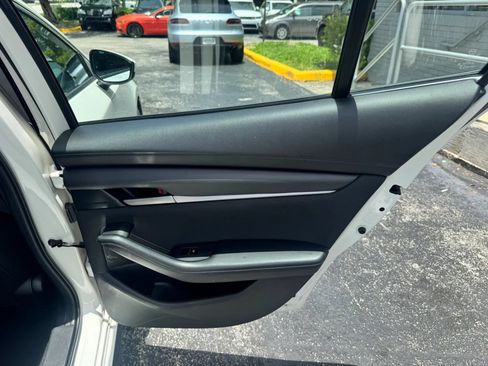 Used 2021 MAZDA MAZDA3 s FWD image 21