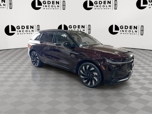 Used 2024 Lincoln Nautilus Reserve w/ Equipment Group 203A AWD/4WD image 2
