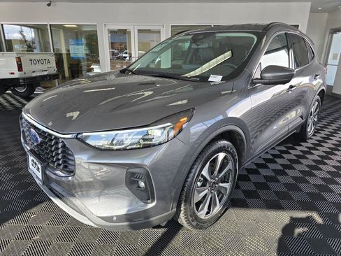 Used 2024 Ford Escape Platinum image 8