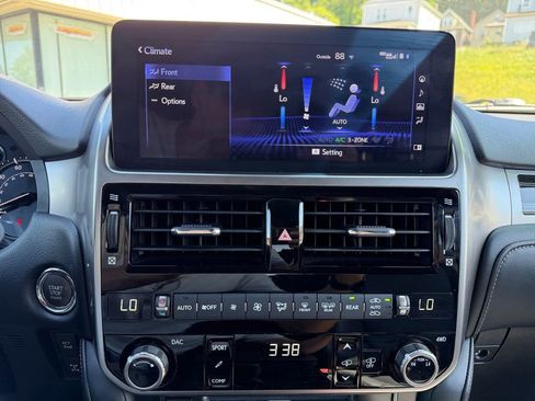 Used 2023 Lexus GX 460 Luxury w/ Sport Design Package AWD/4WD image 25