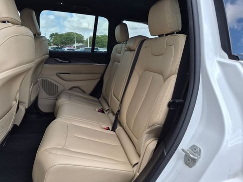 Used 2023 Jeep Grand Cherokee Limited w/ Trailer Tow Prep Group (B) AWD/4WD image 19