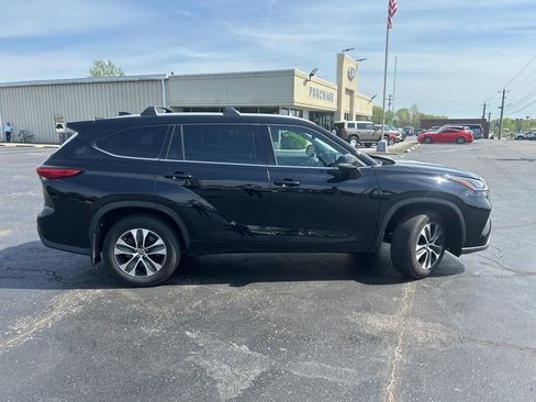 Used 2022 Toyota Highlander XLE image 8