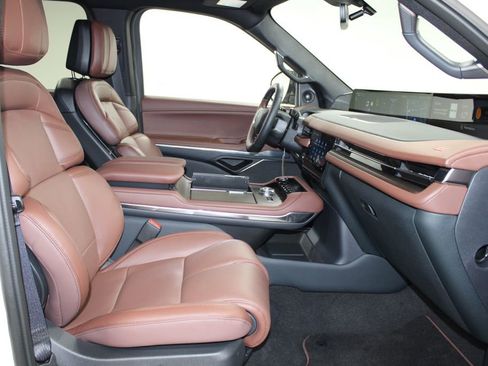 New 2026 Lincoln Navigator Reserve AWD/4WD image 30