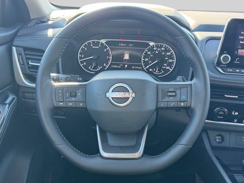 Used 2025 Nissan Rogue SV image 13