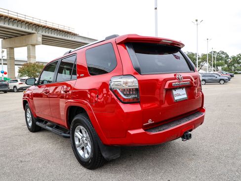 Used 2022 Toyota 4Runner SR5 Premium w/ Moonroof Package RWD image 9