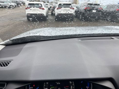 Used 2025 Toyota RAV4 LE image 33