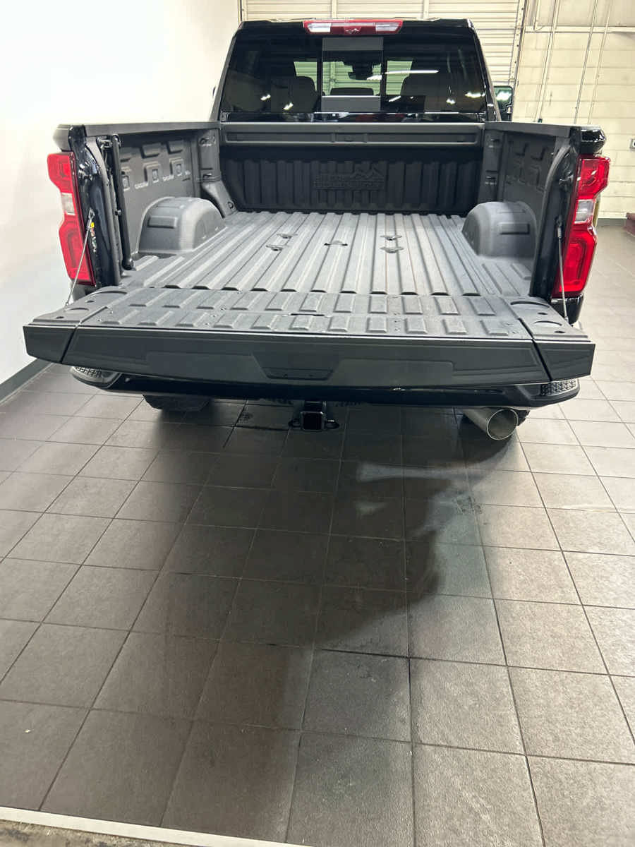Used 2024 Chevrolet Silverado 2500 High Country w/ Midnight Edition AWD/4WD image 11