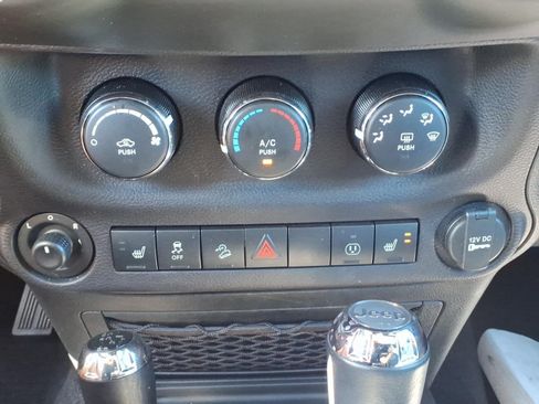 Used 2016 Jeep Wrangler Unlimited Sahara AWD/4WD image 19