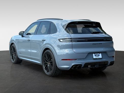 Used 2025 Porsche Cayenne GTS AWD/4WD image 7