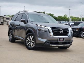 Used 2024 Nissan Pathfinder SL w/ Cargo Package FWD video 2