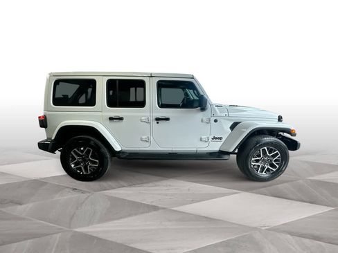 Used 2026 Jeep Wrangler Unlimited Sahara AWD/4WD image 9