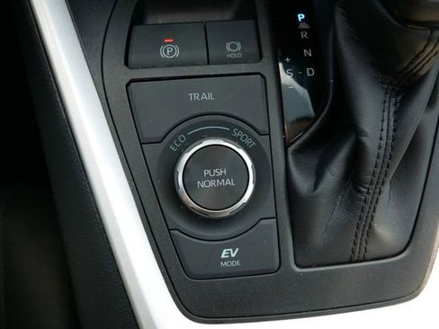 Used 2025 Toyota RAV4 XLE AWD/4WD image 25