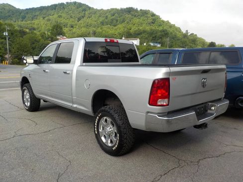 Used 2018 RAM 2500 SLT w/ Luxury Group AWD/4WD image 2