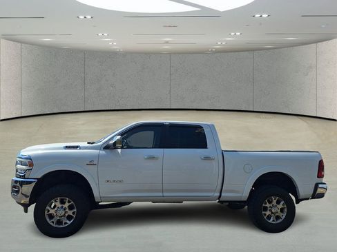 Used 2021 RAM 2500 Laramie AWD/4WD image 2