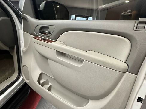 Used 2011 Chevrolet Avalanche LT image 30