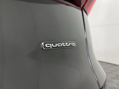 Used 2025 Audi Q5 Premium w/ Convenience Package image 8