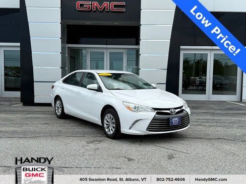 Used 2017 Toyota Camry LE FWD image 1