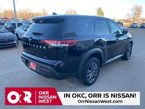 Used 2024 Nissan Pathfinder S image 5