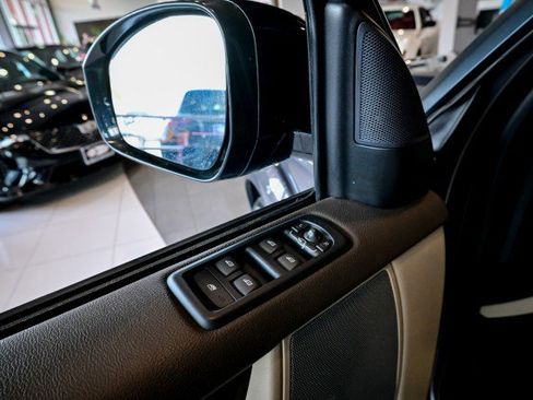 Used 2016 Land Rover LR4 HSE Silver Edition image 17