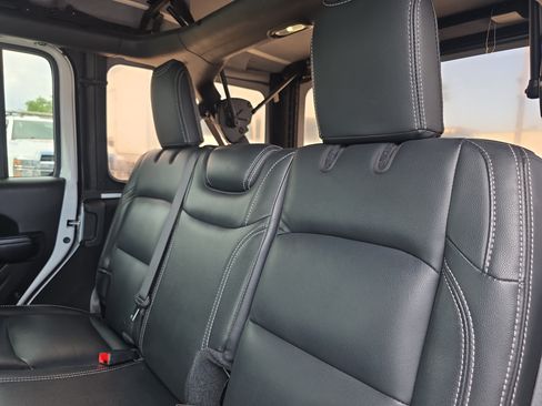 Used 2021 Jeep Wrangler Unlimited Sport AWD/4WD image 17