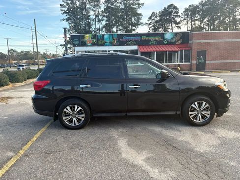 Used 2019 Nissan Pathfinder S image 8