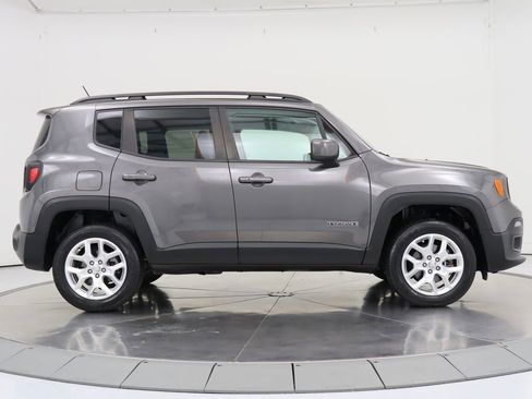 Used 2016 Jeep Renegade Latitude AWD/4WD image 6