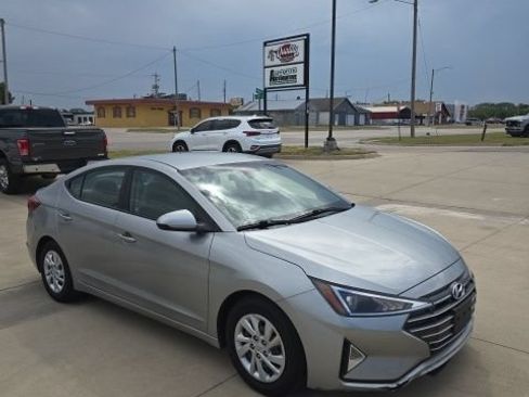 Used 2020 Hyundai Elantra SE FWD image 1